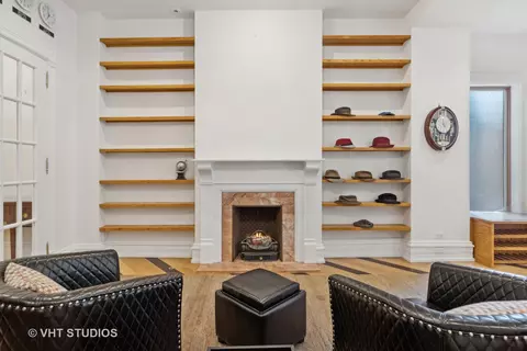 60 Elm St, Chicago, IL 60611 photo 17