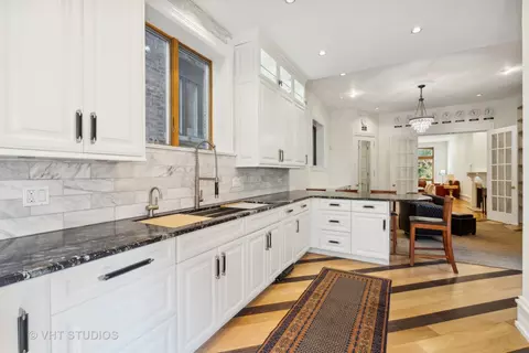 60 Elm St, Chicago, IL 60611 photo 8