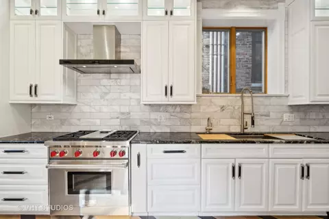 60 Elm St, Chicago, IL 60611 photo 6