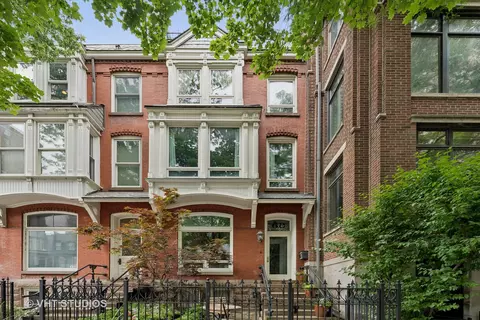 60 Elm St, Chicago, IL 60611