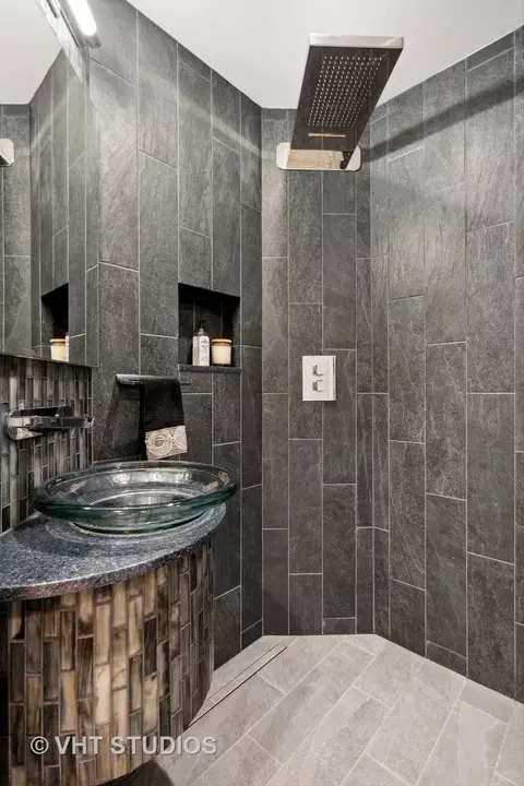 60 Elm St, Chicago, IL 60611 photo 34