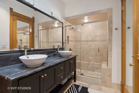 60 Elm St, Chicago, IL 60611 photo 26
