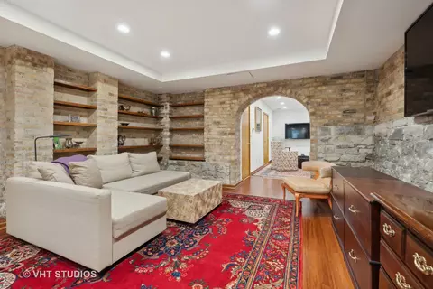 60 Elm St, Chicago, IL 60611 photo 36
