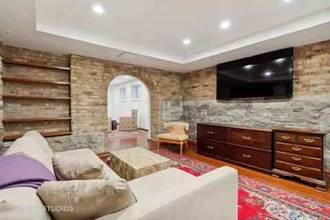 60 Elm St, Chicago, IL 60611 photo 37