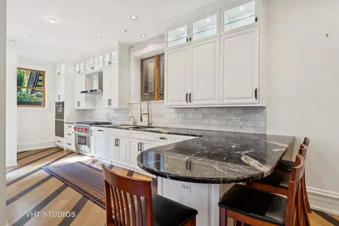 60 Elm St, Chicago, IL 60611 photo 5