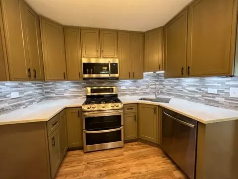 Kitchen - 502 Crossing Ct #33, Rolling Meadows, IL 60008 photo 1 of 1