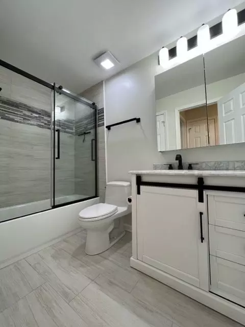 Bath - 502 Crossing Ct #33, Rolling Meadows, IL 60008 photo 2 of 2