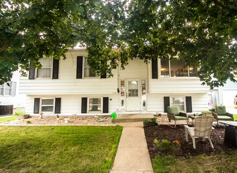 1920 W 1st St, Dixon, IL 61021