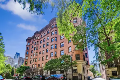 1210 N Astor St #2B, Chicago, IL 60610