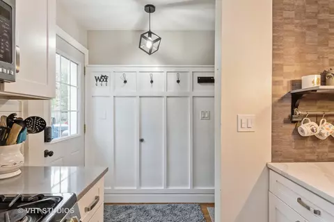 Entry Way - 2517 Central Rd, Glenview, IL 60025 photo 1 of 1
