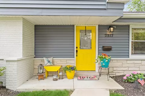 Exterior - 2517 Central Rd, Glenview, IL 60025 photo 2 of 4
