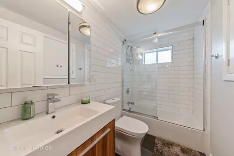 Bath - 2517 Central Rd, Glenview, IL 60025 photo 1 of 2