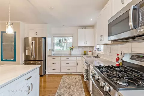 Kitchen - 2517 Central Rd, Glenview, IL 60025 photo 2 of 2