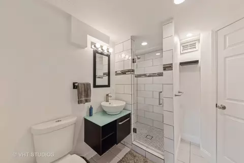 Bath - 2517 Central Rd, Glenview, IL 60025 photo 2 of 2