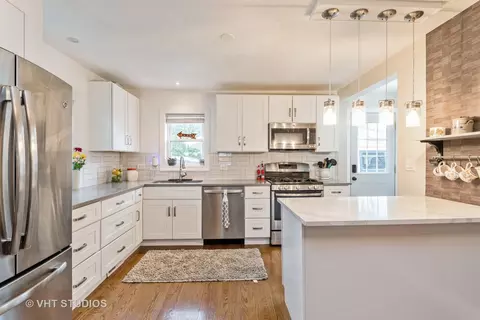 Kitchen - 2517 Central Rd, Glenview, IL 60025 photo 1 of 2