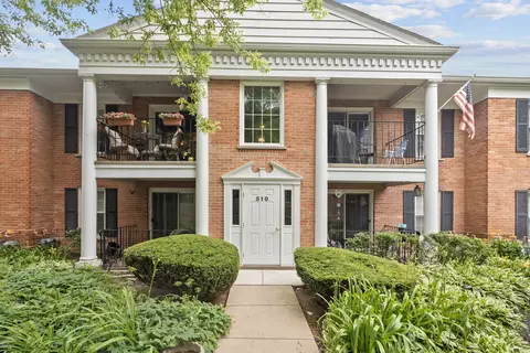 510 Shorely Dr #204, Barrington, IL 60010