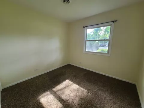 2604 Forestwood Dr, Mchenry, IL 60051 photo 8