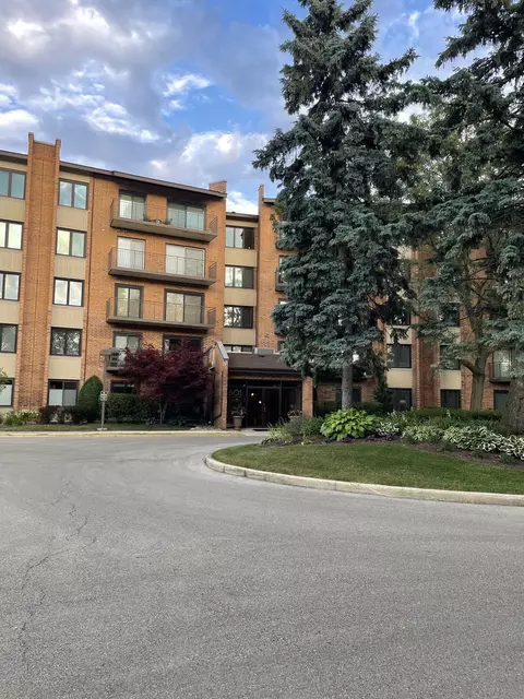 601 Lake Hinsdale Dr #309, Willowbrook, IL 60527