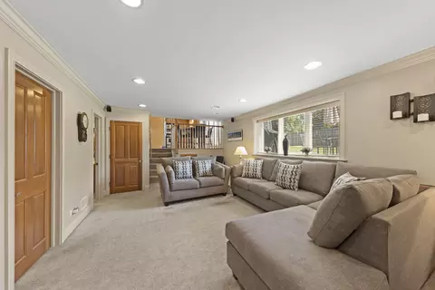 Living - 751 Evergreen Ln, Bartlett, IL 60103 photo 2 of 4