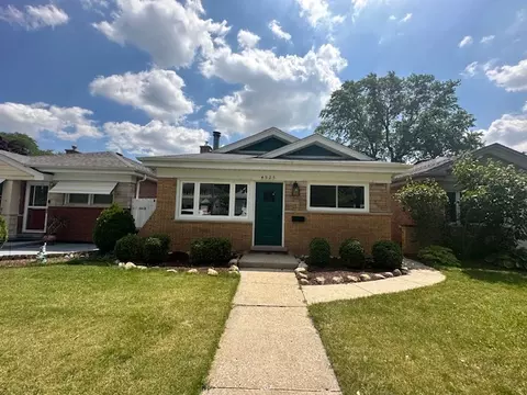 4525 Cracow Ave, Lyons, IL 60534