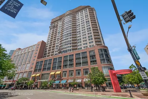 807 Davis St #1210, Evanston, IL 60201
