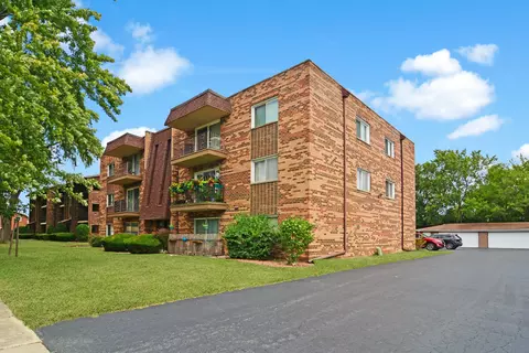 12801 Carriage Ln #101, Crestwood, IL 60445