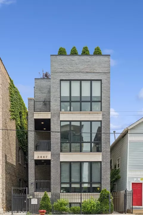 2447 N Clybourn Ave #2, Chicago, IL 60614