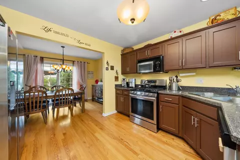 Kitchen - 19403 Tramore Ln, Mokena, IL 60448 photo 4 of 4