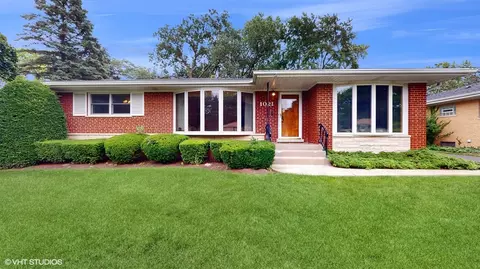 1021 N Wilshire Ln, Arlington Heights, IL 60004