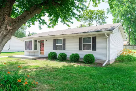 406 Hillcrest Ave, Rochelle, IL 61068