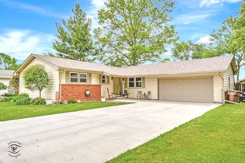 1382 W Exore Ln, Kankakee, IL 60901
