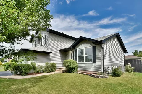 Exterior - 7009 Manchester Dr, Plainfield, IL 60586 photo 2 of 12