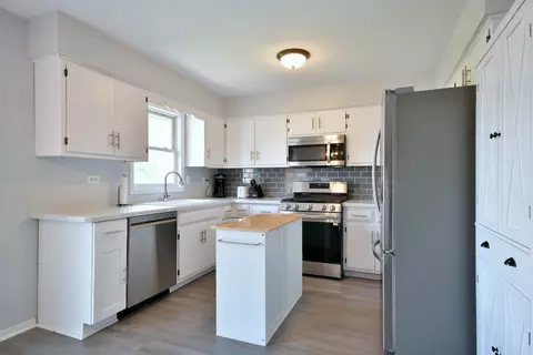 Kitchen - 7009 Manchester Dr, Plainfield, IL 60586 photo 2 of 4
