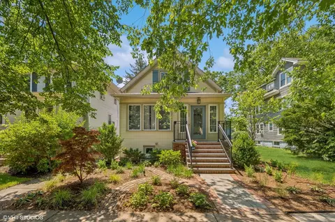 1102 Cleveland St, Evanston, IL 60202