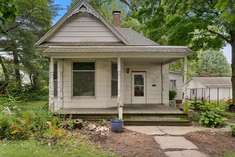 307 E Main St, Monticello, IL 61856