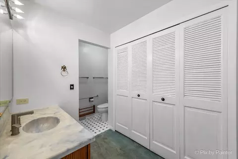 Bath - 1209 Mallard Dr, Elgin, IL 60123 photo 1 of 4