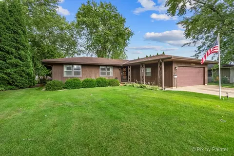 1209 Mallard Dr, Elgin, IL 60123