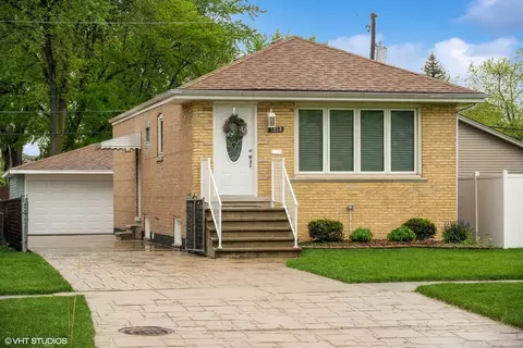 7828 Austin Ave, Burbank, IL 60459