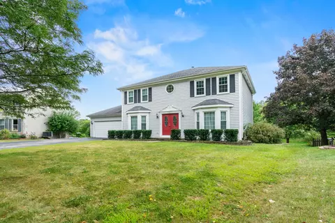 727 S Carriage Hill Rd, Island Lake, IL 60042