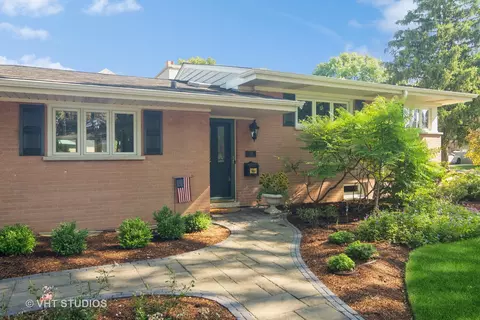 718 S See Gwun Ave, Mount Prospect, IL 60056
