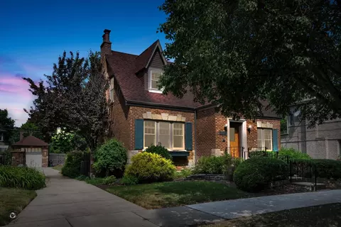 8950 S Oakley Ave, Chicago, IL 60643