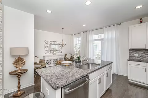 Kitchen - 402 Lexington Ln, Rolling Meadows, IL 60008 photo 2 of 3