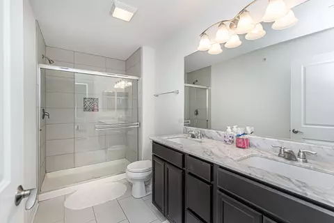 Bath - 402 Lexington Ln, Rolling Meadows, IL 60008 photo 3 of 3
