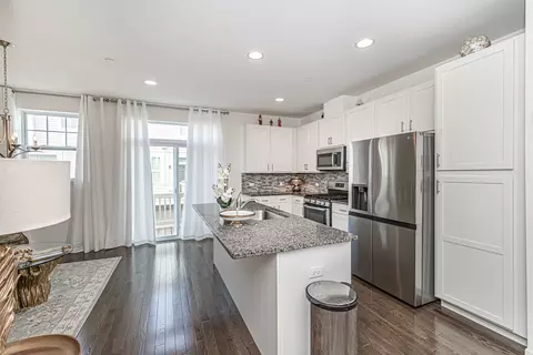 Kitchen - 402 Lexington Ln, Rolling Meadows, IL 60008 photo 1 of 3