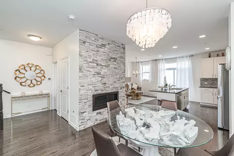 Dining - 402 Lexington Ln, Rolling Meadows, IL 60008 photo 3 of 4
