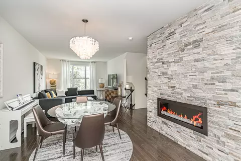 Dining - 402 Lexington Ln, Rolling Meadows, IL 60008 photo 2 of 4