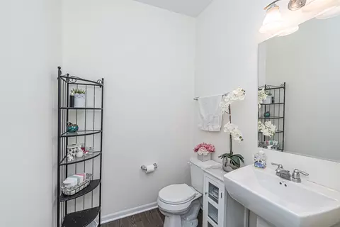 Bath - 402 Lexington Ln, Rolling Meadows, IL 60008 photo 1 of 3
