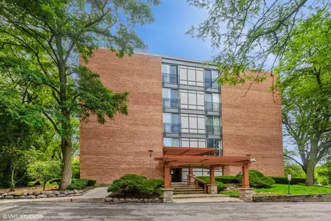 5810 Oakwood Dr #2H, Lisle, IL 60532