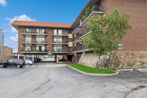 9520 Mayfield Ave #N312, Oak Lawn, IL 60453