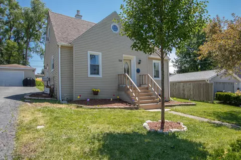 713 Turkey Run Dr, Round Lake Heights, IL 60073